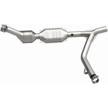 Load image into Gallery viewer, MagnaFlow Direct Fit Catalytic Converter 01 Ford Trucks 5.4L - 447126