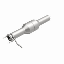 Load image into Gallery viewer, MagnaFlow Direct Fit Catalytic Converter 03-05 Ford F250/350 SD 6.0 - 60511
