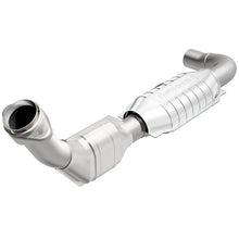Load image into Gallery viewer, MagnaFlow Direct Fit Catalytic Converter 99-00 Ford Exped 4.6L - 447111