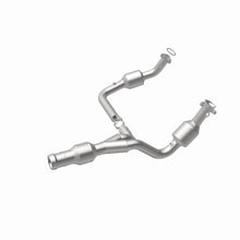 Load image into Gallery viewer, MagnaFlow 11-14 Escalade 6.2 Underbody Direct Fit Converter - 52616