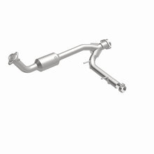 Load image into Gallery viewer, MagnaFlow Direct Fit Catalytic Converter 05-06 Lincoln Navigator 5.4L w/ 3in Main Piping - 52508