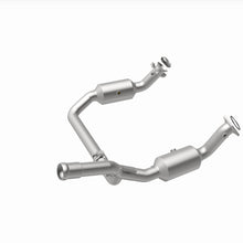 Load image into Gallery viewer, MagnaFlow 19-20 GMC Sierra 1500 Single Underbody 4.3L/5.3L Direct Fit Catalytic Converter - 280656