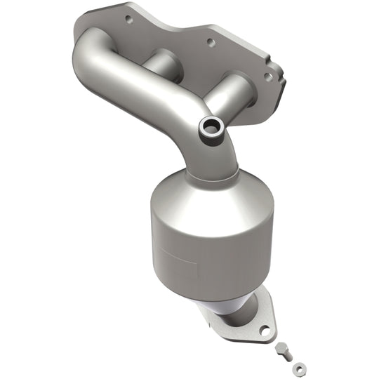 MagnaFlow Direct Fit Catalytic Converter 14-15 Toyota Highlander 3.5L Manifold - 52545