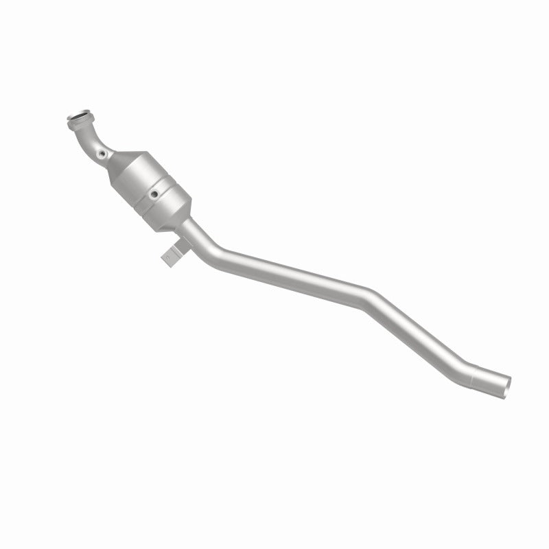 MagnaFlow Direct Fit Catalytic Converter 2006-2011 R350 3.5 L Underbody - 52177