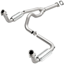 Load image into Gallery viewer, MagnaFlow Conv DF 2000 Chevrolet/GMC Express/Savana 1500/2500 5.7L to 8500 GVW - 23073
