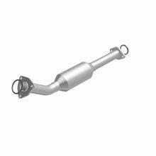 Load image into Gallery viewer, MagnaFlow Direct Fit Catalytic Converter OEM 2003-2004 Toyota Tundra Underbody - 28.75in Length - 4551406