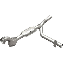 Load image into Gallery viewer, MagnaFlow Direct Fit Catalytic Converter 01 Ford Trucks 4.6L - 51839