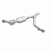 Load image into Gallery viewer, MagnaFlow Direct Fit Catalytic Converter 01 Ford Trucks 5.4L - 458033