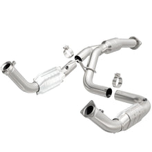 Load image into Gallery viewer, MagnaFlow Direct Fit Catalytic Converter 11-13 Chev Silverado 2500 HD/3500 HD 6.0L - 51812