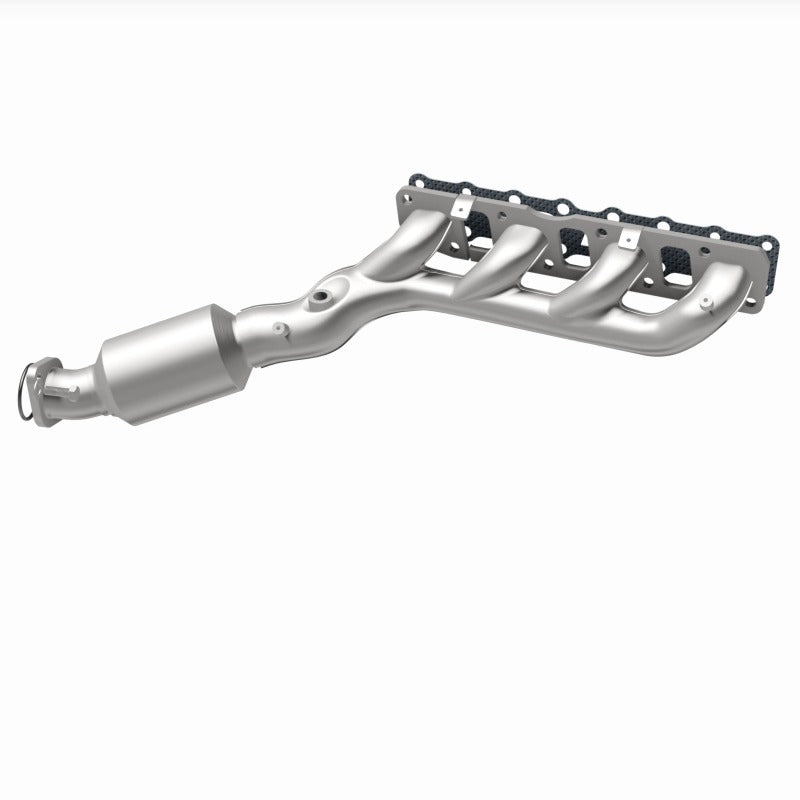 MagnaFlow Direct-Fit SS Catalytic Converter 04-06 Nissan Titan 5.6L V8 (California) - 4451501