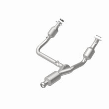 Load image into Gallery viewer, MagnaFlow 14-15 Chevrolet Silverado 1500 Underbody 4.3L / 5.3L Direct-Fit Catalytic Converter - 280424