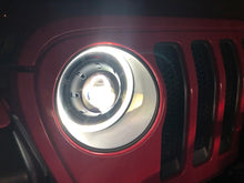 Load image into Gallery viewer, Oracle Jeep JL/Gladiator JT Oculus Bi-LED Projector Headlights - Amber/White Switchback